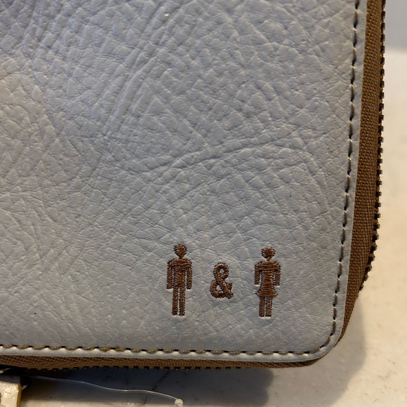 Matt &Nat white wallet. - Picture 3 of 5